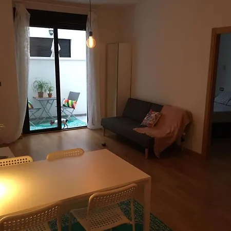 Cosy , City Centre , Parking .